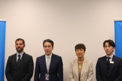 4名の医療関係者とフィリップス関係者が並ぶ集合写真