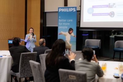 Professor Aurel K. Qian, PhD, HIMSS Asia Pacific Advisory Board Member, presenting the keynote speech