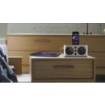 Wachen Sie zu großartiger Musik von Ihrem iPod/iPhone auf.
