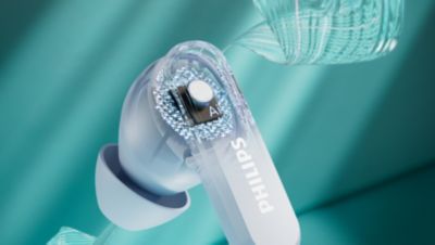 4-mic technology. Clearer calls, even in crowded places