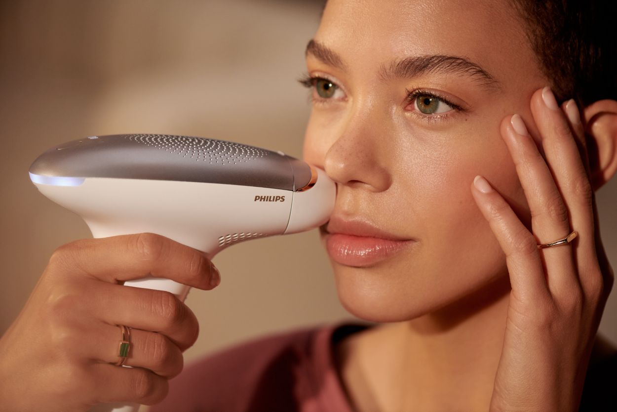 Philips Lumea Advanced Depiladora IPL, Luz Pulsada, con cable, 3 Cabezales  Inteligentes (Cuerpo, Bikini y Cara), incluye un Recortador Precisión,  BRI923/50 : : Belleza