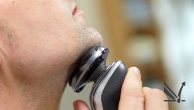 Lifts hairs to cut comfortably close