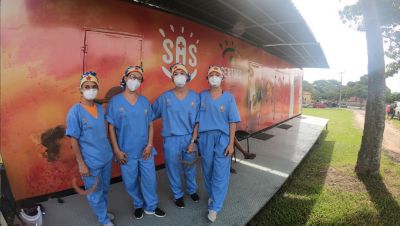 SAS Brasil healthcare team standing outside mobile clinic unit in Brazil