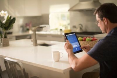 Sleep Apnea patient reviewing results on Philips DreamMapper App on tablet