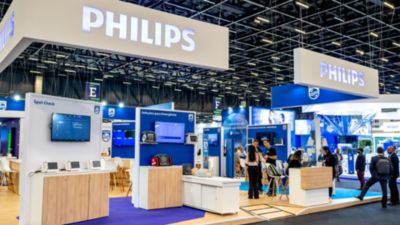 Estande da Philips apresentando soluções integradas de saúde no evento Hospitalar 2023