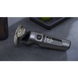 Shaver S9000 Prestige Cordless electric shaver with 2 attachments