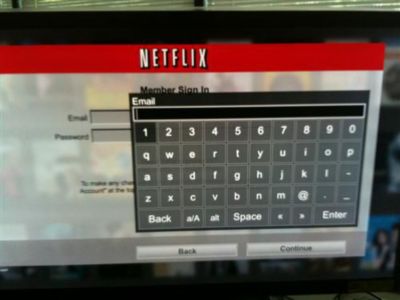 ¿Cómo ingreso mi dirección de correo electrónico y mi contraseña en la aplicación Netflix en mi Philips TV, no veo un teclado en la pantalla?