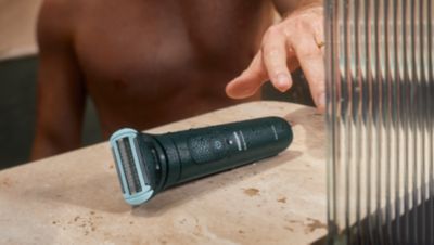 100 % étanche pour un rasage pratique, sur peau sèche ou humide