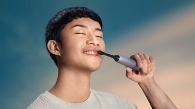Sonicare DiamondClean Smart 9300 Rechargeable Toothbrush - thumbnail 9