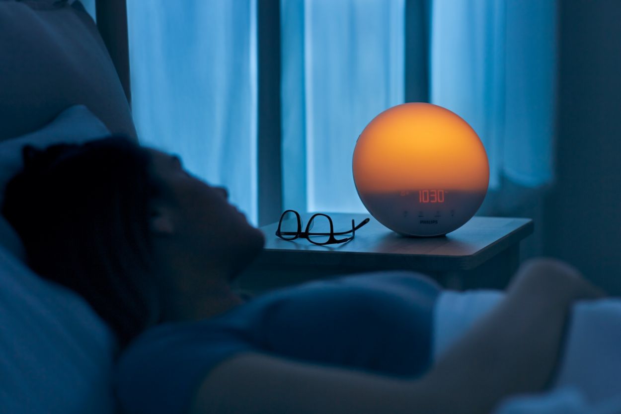 Philips SmartSleep Wake-up Light, Colored Sunrise and Sunset Simulation, 5  Natural Sounds, FM Radio & Reading Lamp, Tap Snooze, HF3520/60