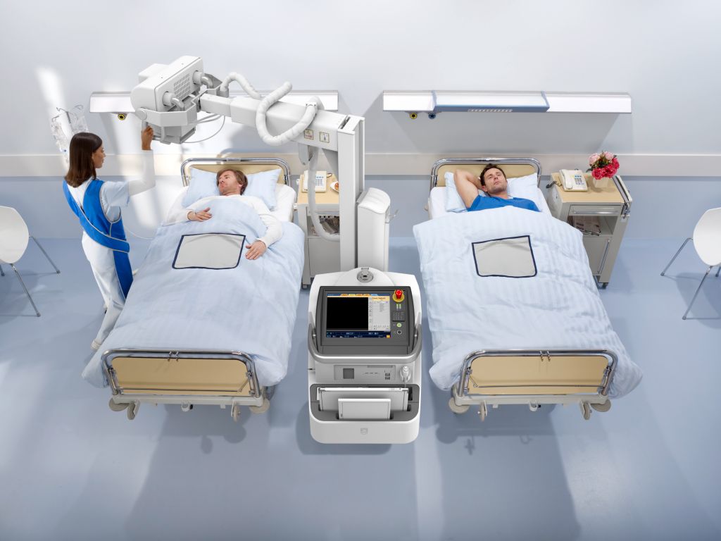 Bedside examinations are highly convenient due to great positioning flexibility with the system, thin and lightweight SkyPlate detectors and gridless imaging with SkyFlow Plus.