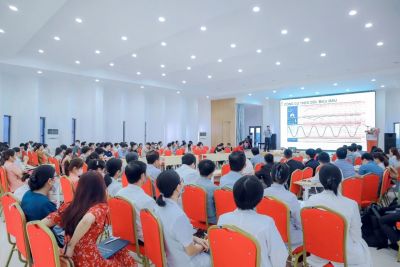 Bác sĩ Nguyễn Hồng Trường trình bày tổng quan về ứng dụng điểm cảnh báo sớm