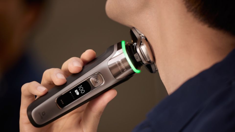 i9000 Prestige Wet&Dry Electric Shaver with SkinIQ XP9202/10 | Philips