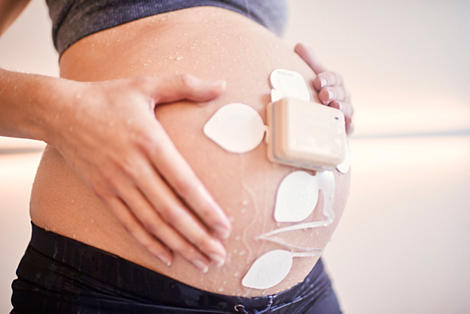 Solution de surveillance fœtale sans sangle Avalon Pod sans fil de mesures fœtales et maternelles, et patch adhésif associé
