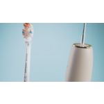Up to 20 x more plaque removal even in hard-to-reach areas