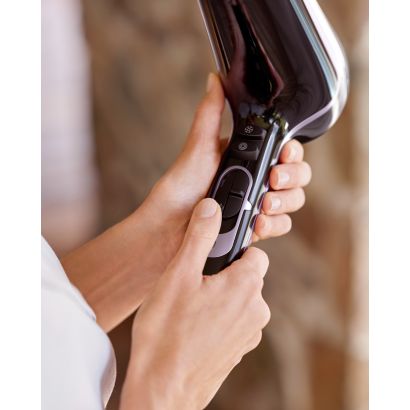 Aktiivne kuumakaitse kuni 22% säravamateks juusteks*.