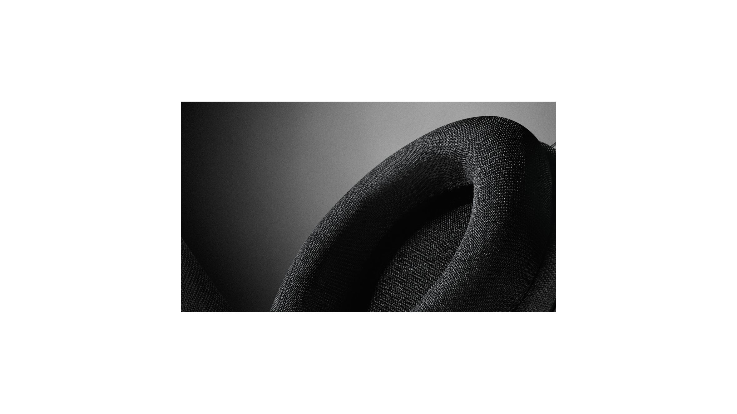 Gros plan sur un casque Philips SHC5200 montrant ses coussinets d'oreille en tissu doux