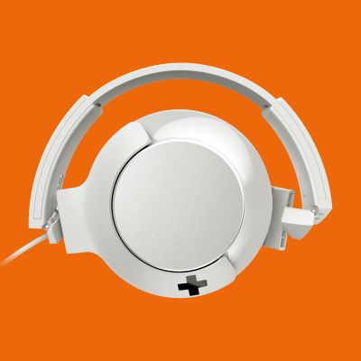 Folds into a compact form for easy storing and carrying