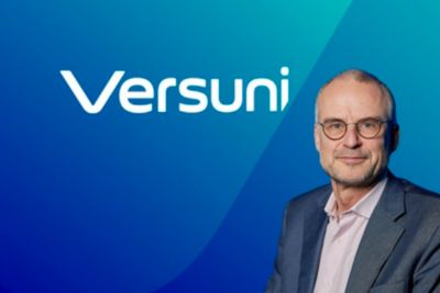 CEO Henk S de Jong presenting the new company name Versuni to employees worldwide