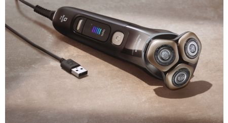 i9000 Prestige Ultra 搭载SkinIQ Pro 技术的干湿两用电动剃须刀