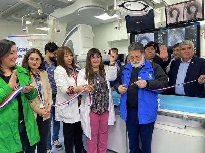 Healthcare professionals and officials inaugurating Philips Azurion system in hospital setting