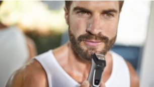 El recortador metálico de precisión define los bordes de la barba o la perilla