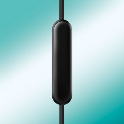 Вграденият микрофон превключва от музика към телефонни обаждания