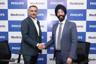 Philips and Medtronic executives shaking hands at partnership event
