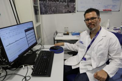 Dr. Jorge Pagola utilizando la plataforma Philips ePatch