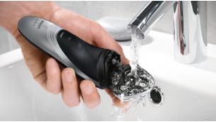 Washable shaver with QuickRinse system