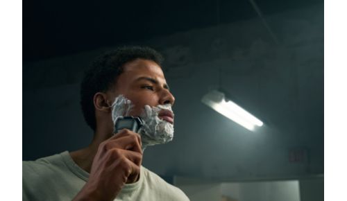 Rasatura su pelle bagnata, asciutta e persino sotto la doccia