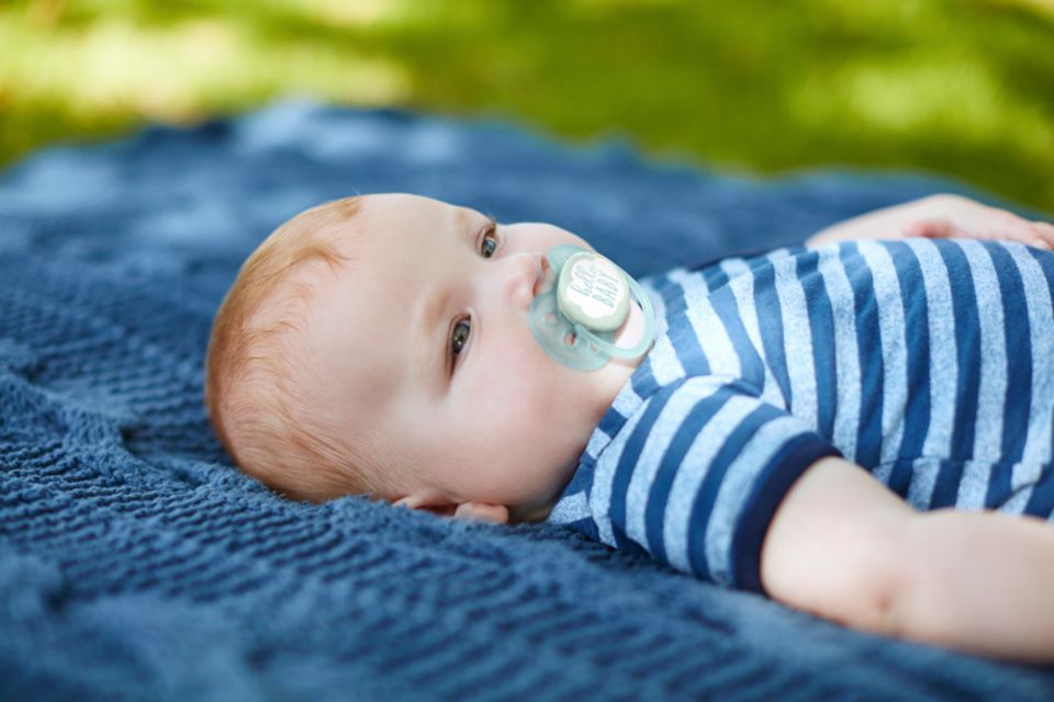 Philips Avent chupete ultra soft SCF222/01 - El chupete suave para la piel  sensible de su bebé, el escudo suave y flexible se adapta a las curvas de  las mejillas del bebé 