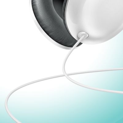 Enjoy music tangle free with a flat cable design