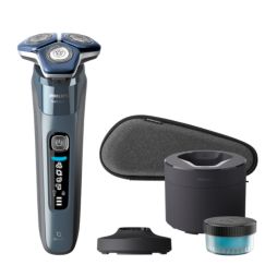 Shaver series 7000 Wet and dry electric shaver,  cleaning pod &amp; pouch