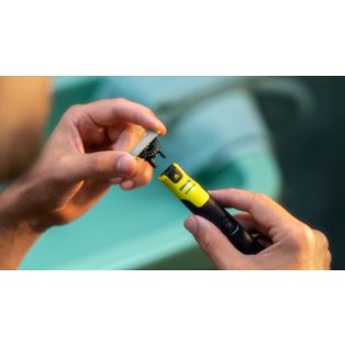 OneBlade 360 with connectivity Waterproof trimmer and shaver with adjustable comb