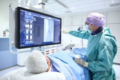 Medische beroeps die röntgenstraalscherm onderzoeken
