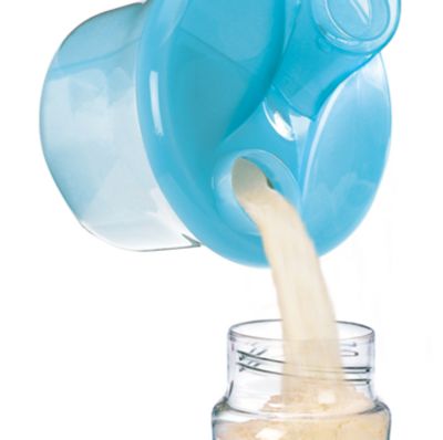 Holds enough powdered formula for three 260 ml/ 9 oz feeds