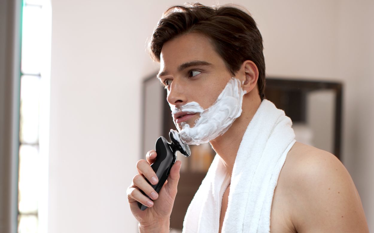 Shaver series 9000 Wet and dry electric shaver S9031/90 | Philips