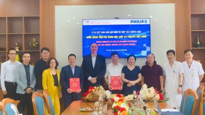 Đại diện Philips và Bệnh viện 
