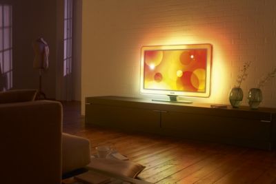 Philips Aurea 42PFL9903 mit Ambilight Beleuchtung im Wohnraum