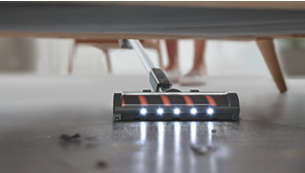 La brosse LED expose la poussière dissimulée et guide chaque mouvement.