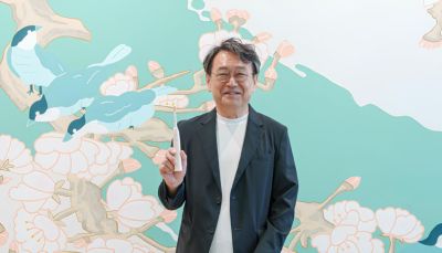 白いフィリップスソニッケアー歯ブラシを持った櫻井正夫