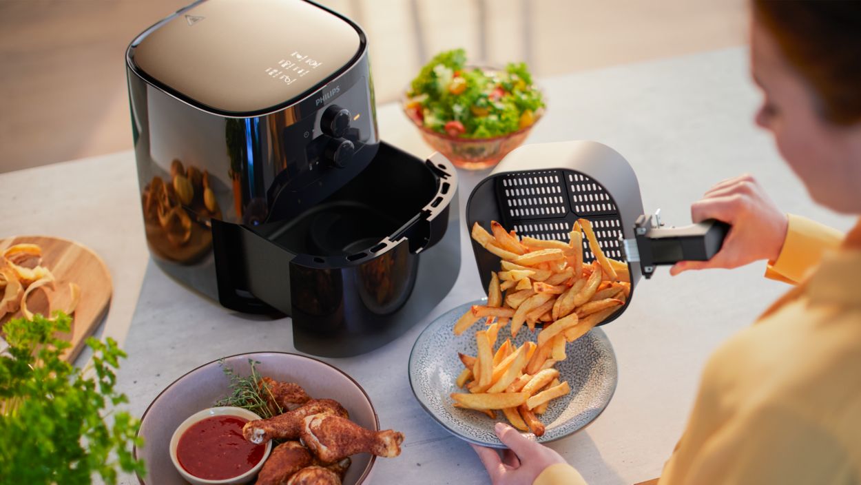 Philips Airfryer 3000 Series L Compact Airfryer - White (HD9100)