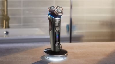 Elektrischer Rasierer i9000 Prestige Ultra lädt am Stand