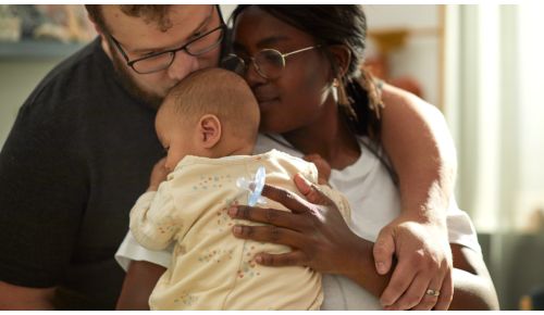 Konstrukcja umożliwiająca włożenie palca wzmacnia więź z dzieckiem