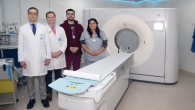 Medical team with Philips CT system at Clínica INDISA imaging center