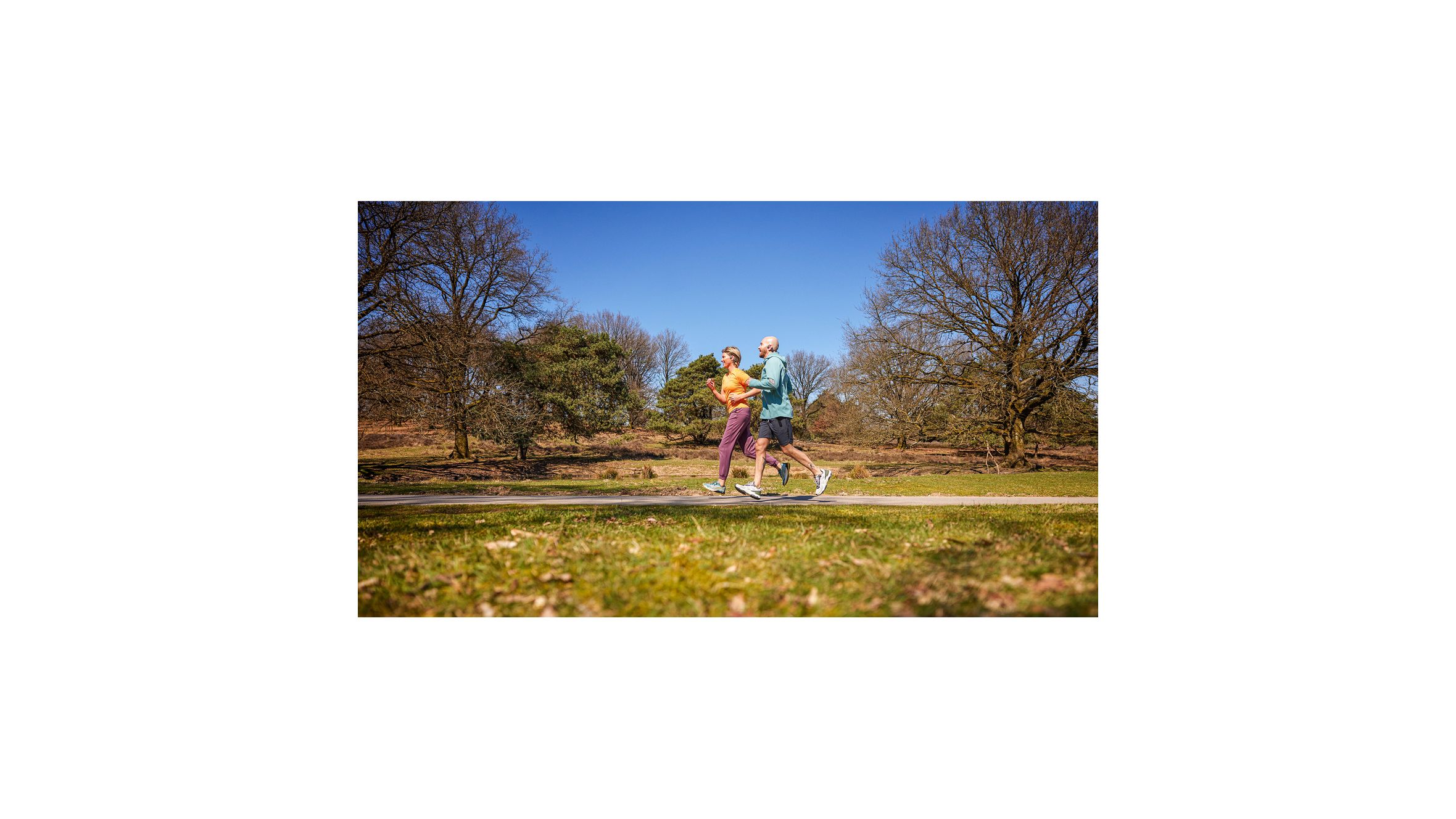 Athletes running with Philips headphones