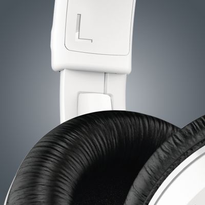 Los audífonos y la banda ajustables se adaptan a todo el mundo