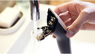 Tête ouvrante facilitant le nettoyage sous le robinet