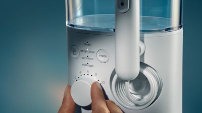 4 flossing modes and 10 pressure settings